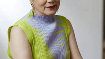 78岁路都走不稳还开演唱会捞金，全网恶评如潮，她却扬言回馈粉丝