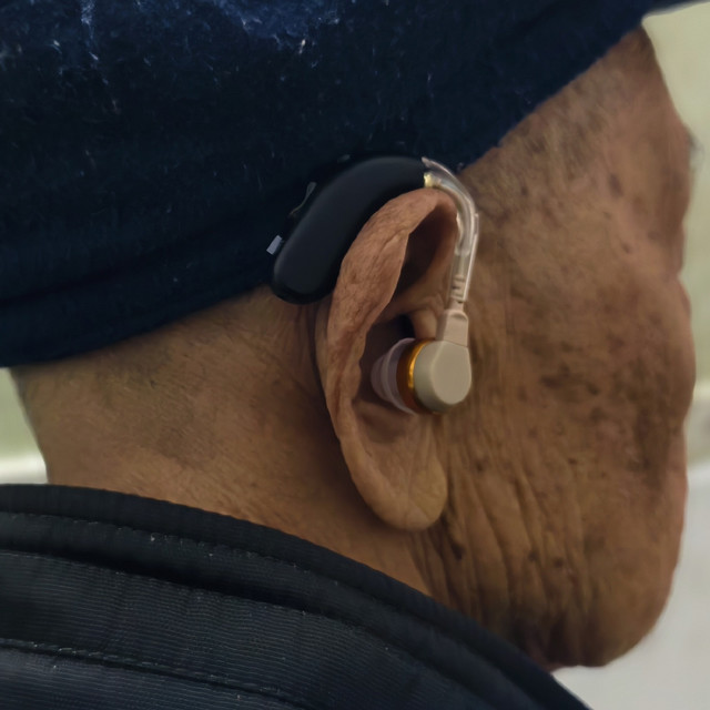 给外公的春节礼物：这款百元级助听器，真能让「爱」听得见吗？