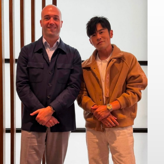周杰伦以帝舵全球代言人身份亮相劳力士贵宾区，高端形象再强化