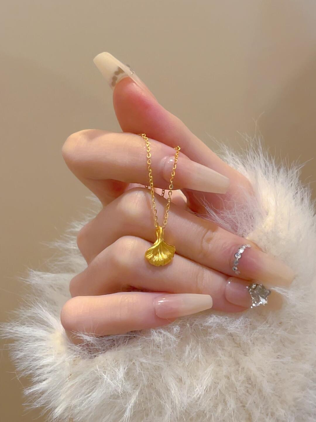 我真的很会挑项链诶 这条银杏叶黄金项链太好看了吧!