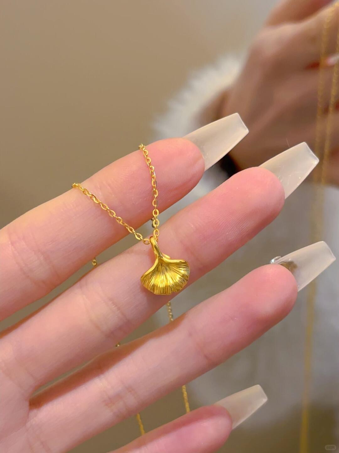 我真的很会挑项链诶 这条银杏叶黄金项链太好看了吧!
