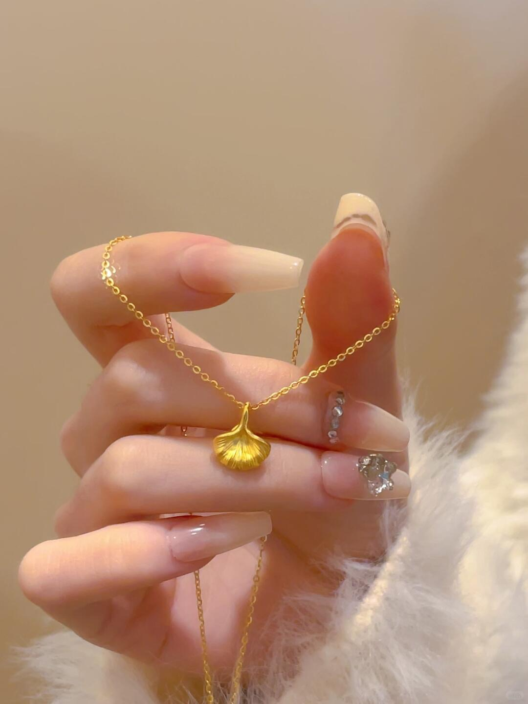 我真的很会挑项链诶 这条银杏叶黄金项链太好看了吧!