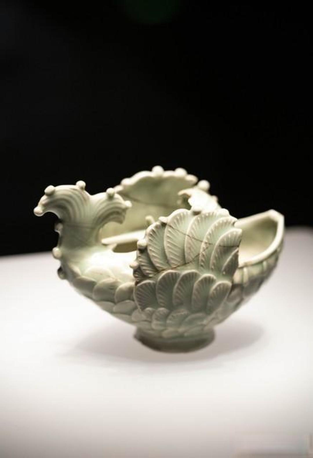 龙泉窑瓷器:国际市场价值与真伪辨别之道
