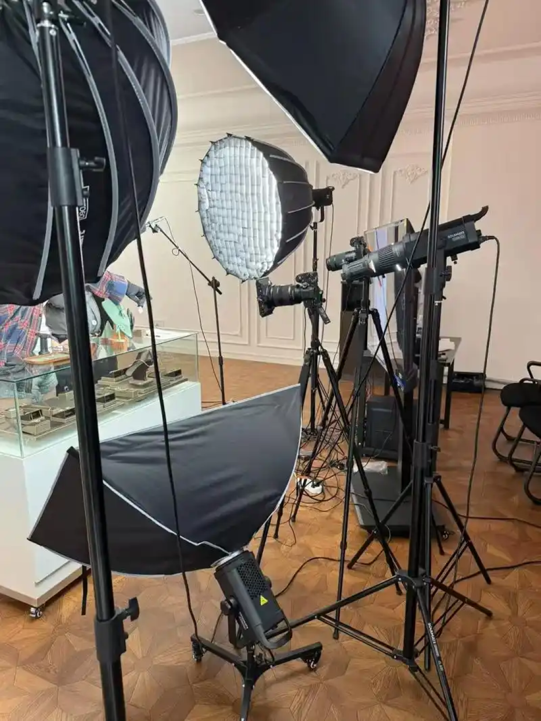 越来越专业的直播设备,撑起当代网红的千亿流量