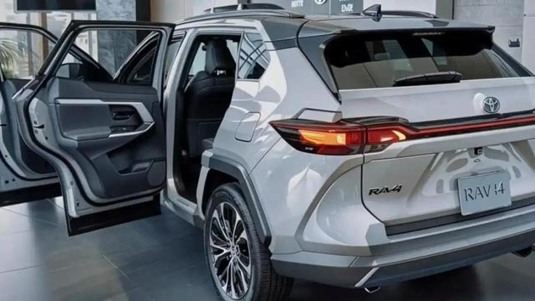 2026款丰田RAV4亮相,205马力+8AT变速箱,第四代THS混动加持