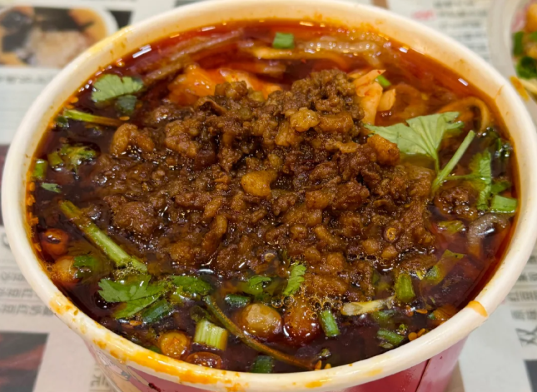重庆轻轨沿线 10 家宝藏小吃，人均 10 元吃到撑