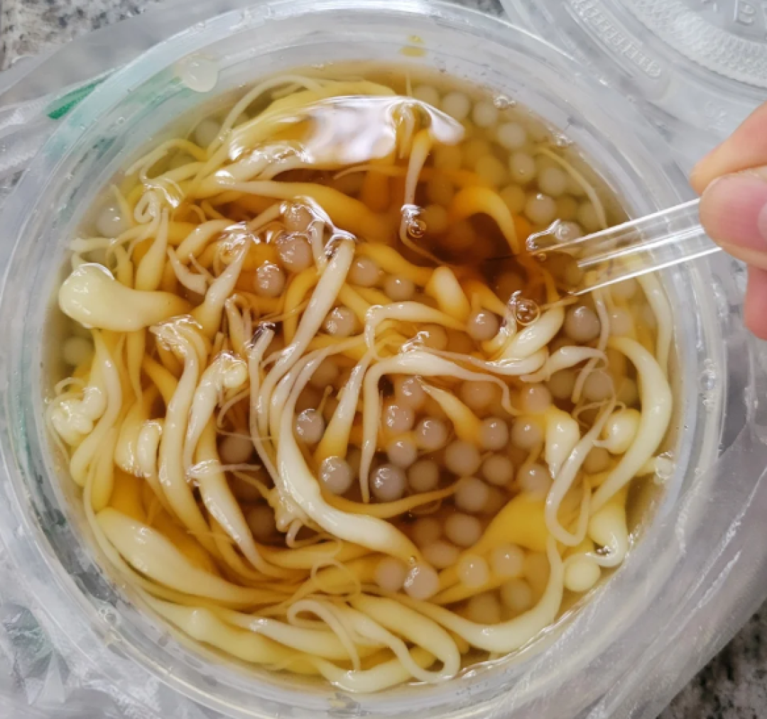 重庆轻轨沿线 10 家宝藏小吃，人均 10 元吃到撑