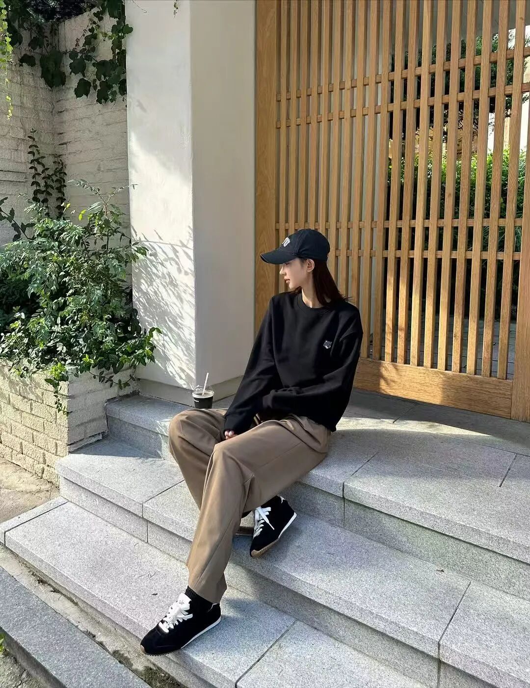 小白鞋地位不保,德训鞋要上位,看看各大博主的穿搭就知道