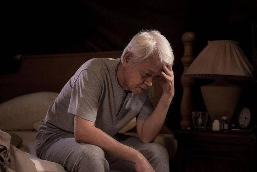 10点睡觉是错误的?医生建议:过了67岁,睡觉尽量要做到这5点