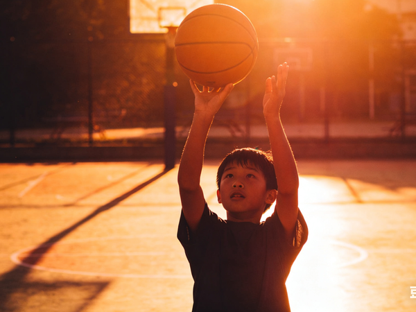 篮球场上的一年：不止是奔跑与进球