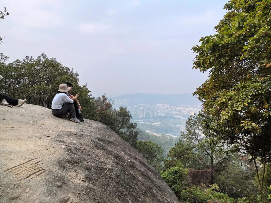 揭秘广州这座“宝藏入门山”:对新手、亲子友好,山顶看全景,山脚可露营,真的太惬意啦!