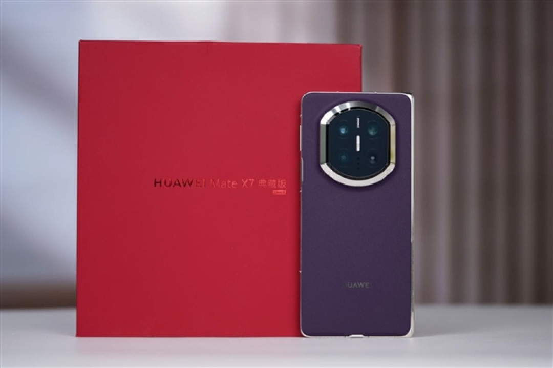 双折叠巅峰之作!华为Mate X7典藏版图赏