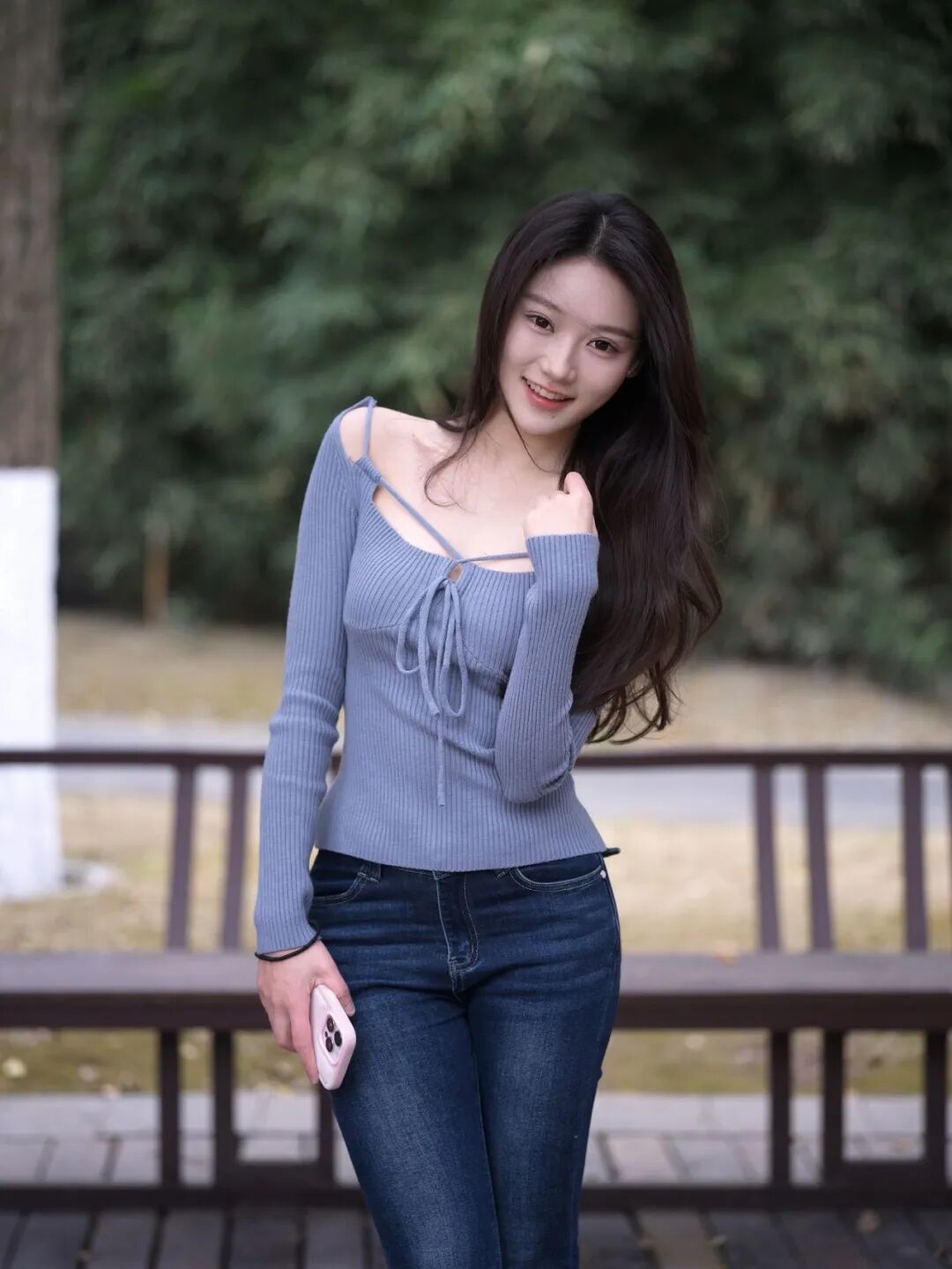 户外拍照松弛感,几个小动作,自然包出片,温柔又漂亮