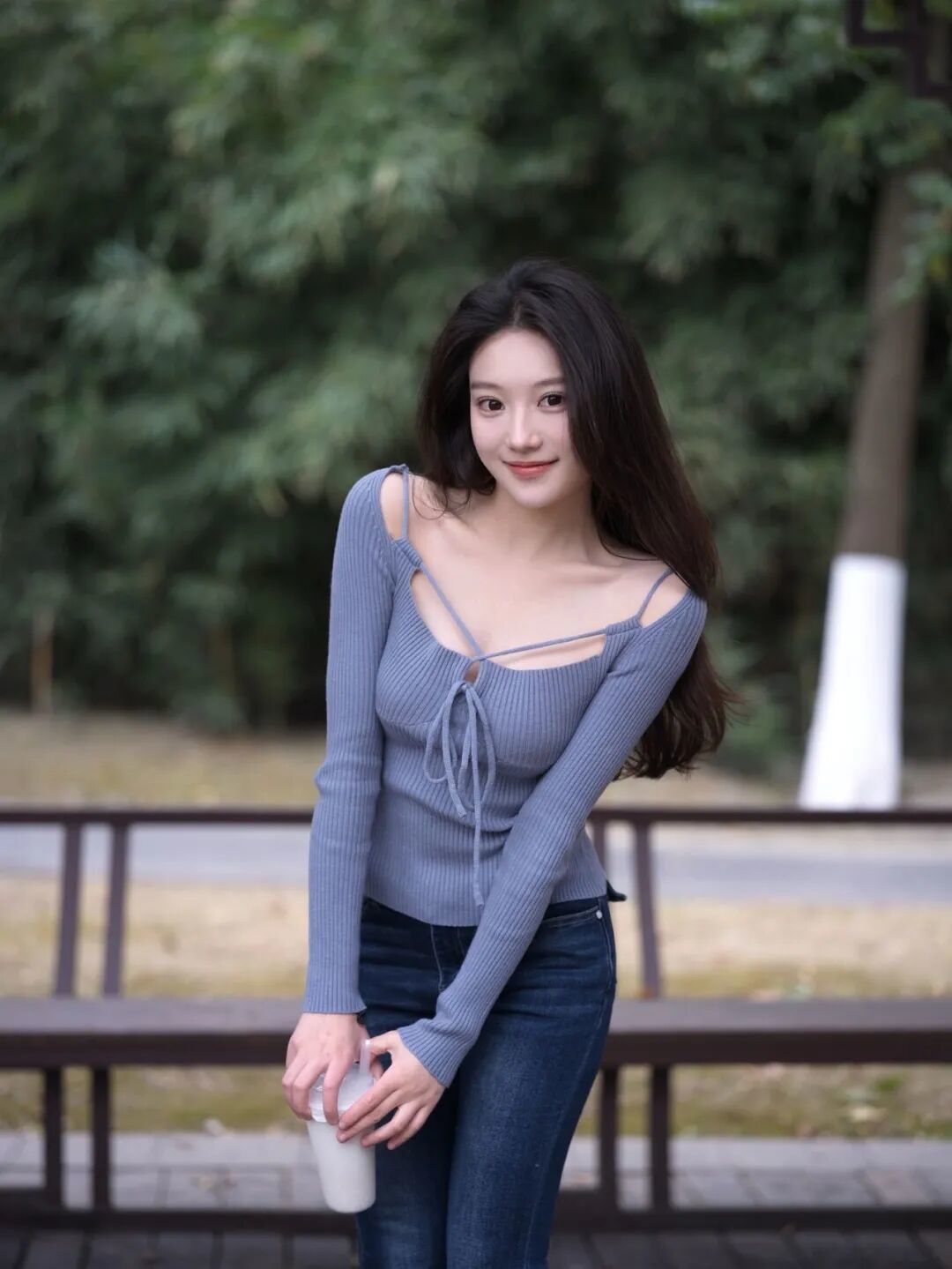 户外拍照松弛感,几个小动作,自然包出片,温柔又漂亮