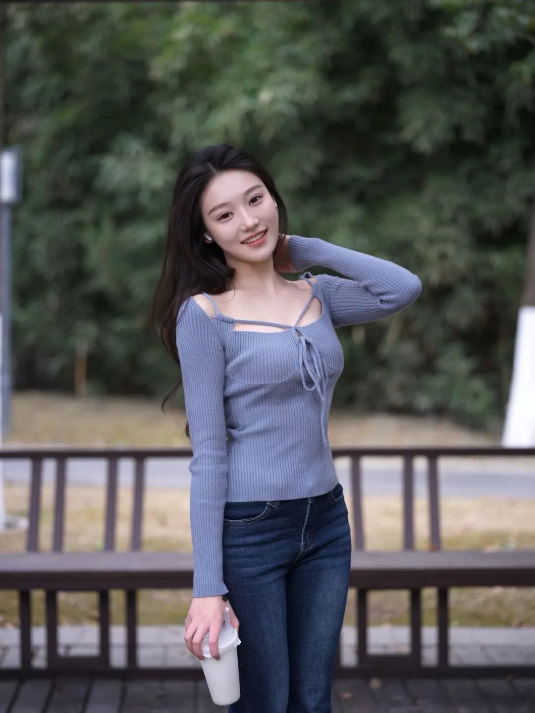 户外拍照松弛感,几个小动作,自然包出片,温柔又漂亮