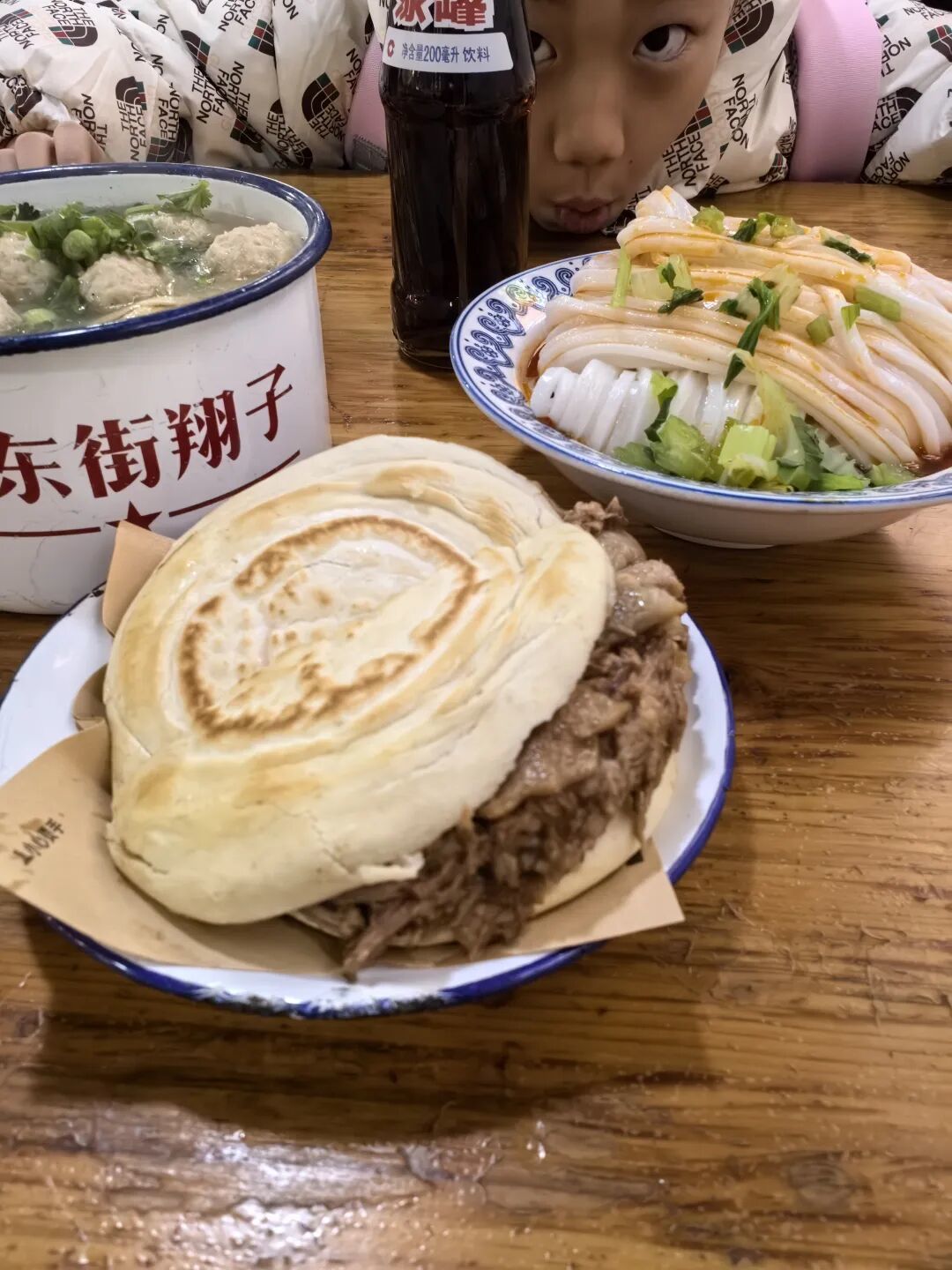 西安旅行第3天-吃肉夹馍,逛陕历博,看民俗表演和《赳赳大秦》,品味西安的历史文化和风土人情。