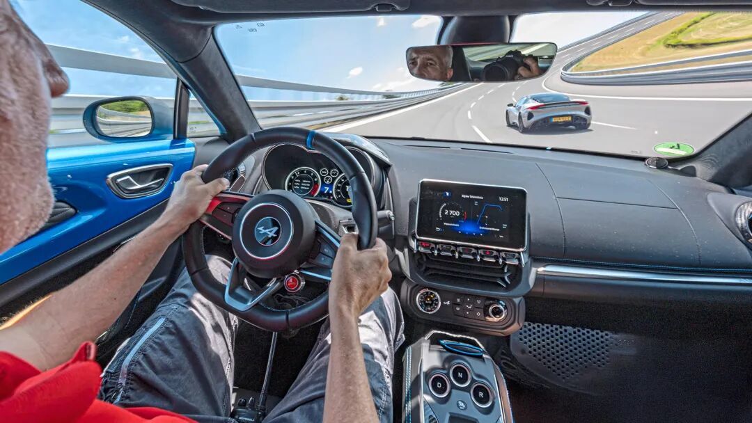 【德味】轻量化的胜利：Alpine A110与莲花Emira谁更纯粹？