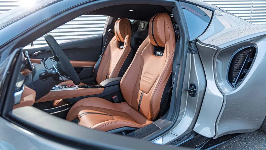 【德味】轻量化的胜利：Alpine A110与莲花Emira谁更纯粹？
