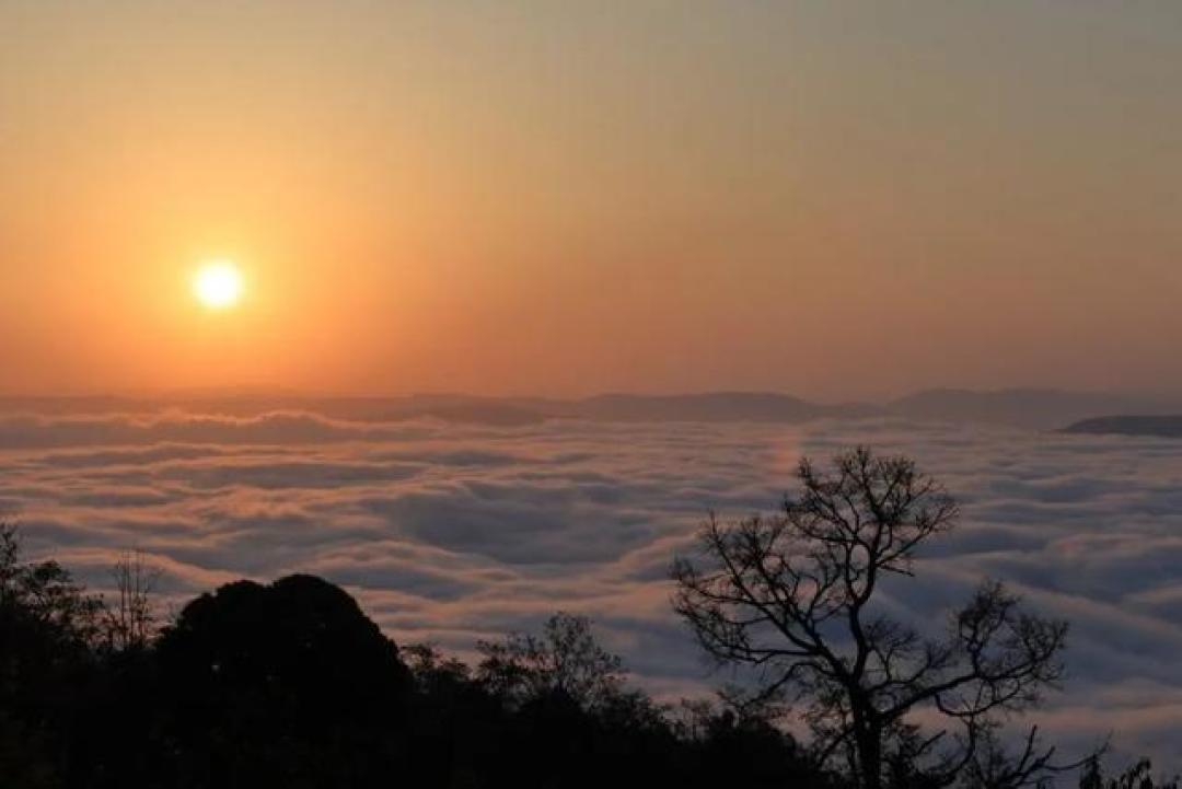 滇中藏不住了!楚雄21℃暖冬,一半是山水秘境,一半是舌尖热辣