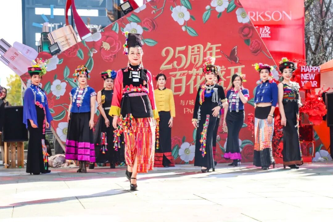 非遗过大年|百套阿昌非遗服饰惊艳省城昆明,三大支系华服尽显民族风华