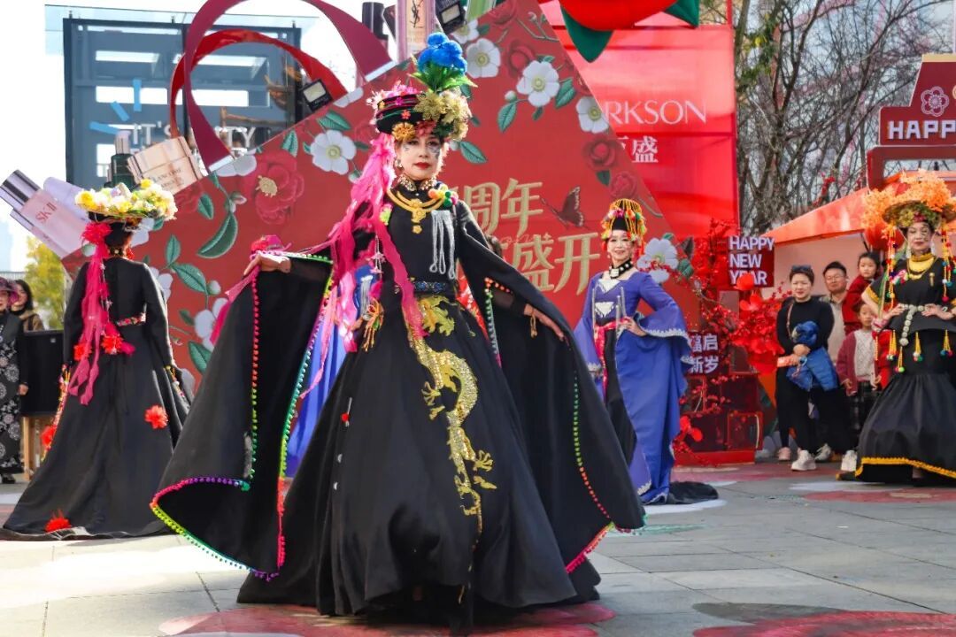 非遗过大年|百套阿昌非遗服饰惊艳省城昆明,三大支系华服尽显民族风华