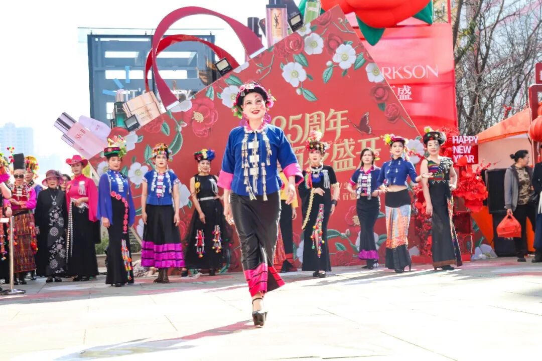 非遗过大年|百套阿昌非遗服饰惊艳省城昆明,三大支系华服尽显民族风华