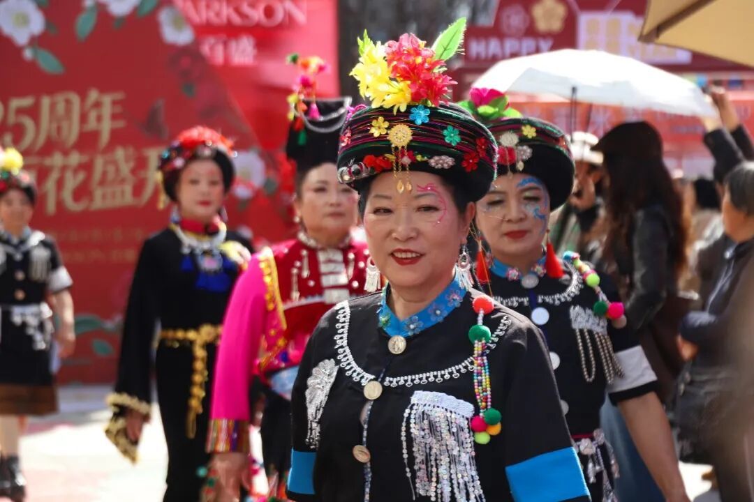 非遗过大年|百套阿昌非遗服饰惊艳省城昆明,三大支系华服尽显民族风华