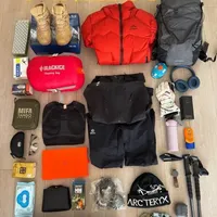 户外党私藏！硬核装备清单大公开⛰️ 作为常年泡在户外的人，装备真的得精挑细选！今天把我的户外装备摊开给大家唠唠，从服装到配件，每一件都是实战检验过的实用款，不管是徒步、露营还是登山，都能稳稳hold住场面～#户外好物推荐 #登山装备 #徒步装备 #户外装备#探迹者
