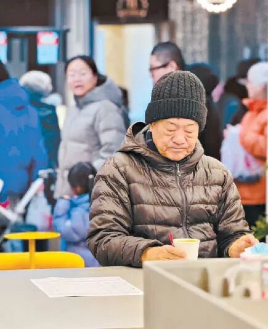 左手拎菜右手拿铁!听说在朝阳,最近流行在菜市场喝咖啡——