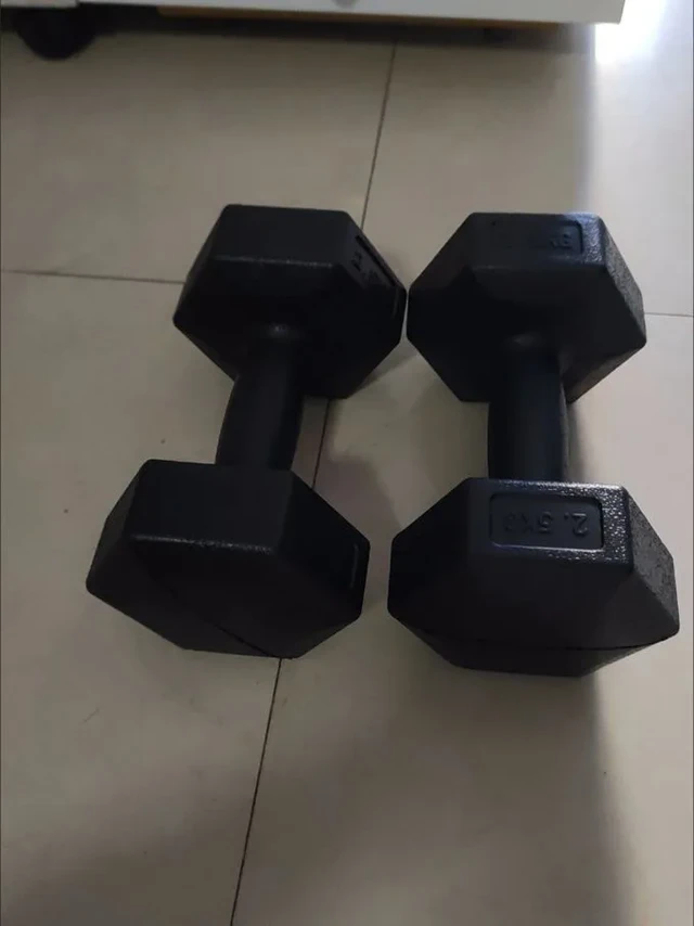 我的年度本命装备：陪我撸铁的哑铃