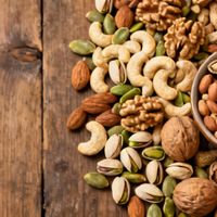 别只看礼盒颜值！买年货零食，这3个参数才是真性价比的关键