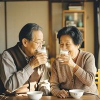 老年人喝牛奶和喝羊奶哪个好？内行有话说！