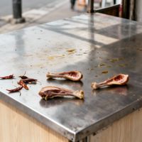 2024下半年至2025上半年绝味食品、周黑鸭、煌上煌合计关闭超5300家门店