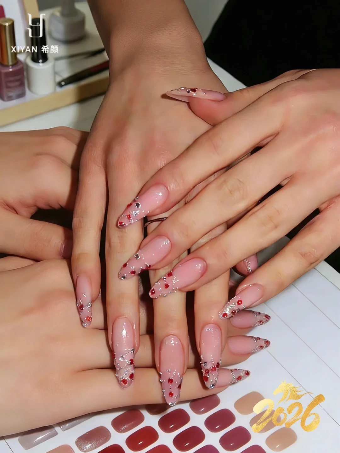 进来抄作业|Mark一些2026新年美甲💅灵感