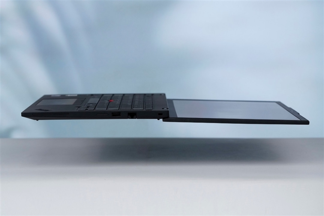 AI加持下的精英商务本 联想ThinkPad T14 Gen6笔记本评测:28W锐龙能效喜人 内建NPU更灵活