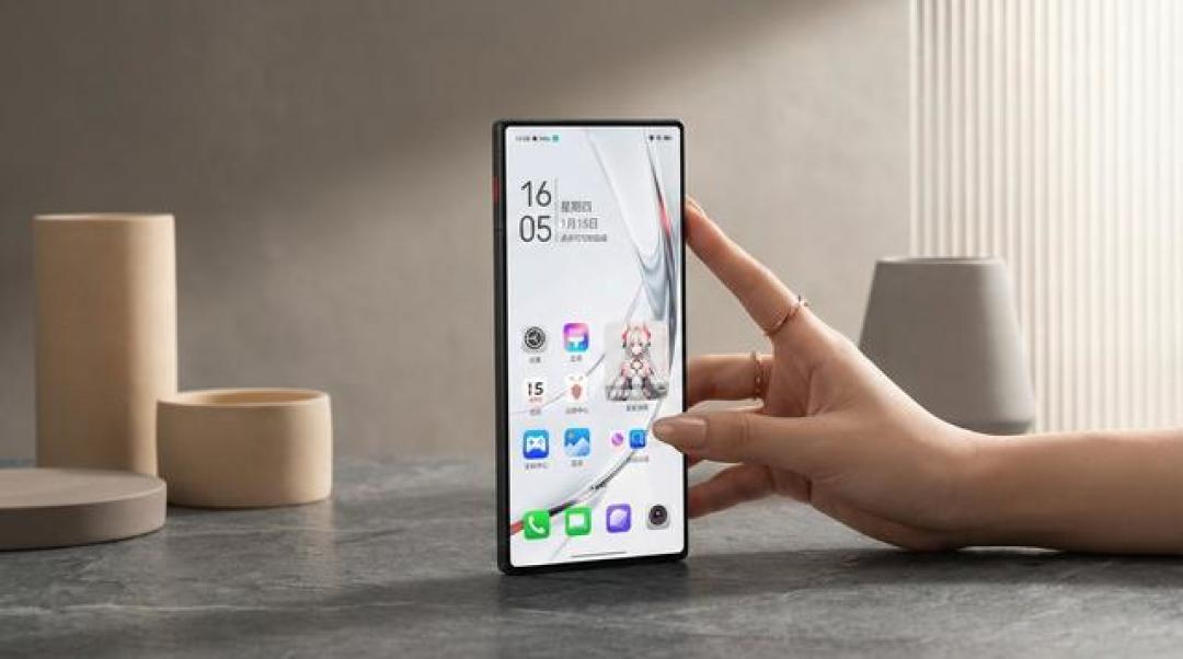 红魔11 Air上手:无孔直屏+实体风扇,游戏手机卷向新赛道