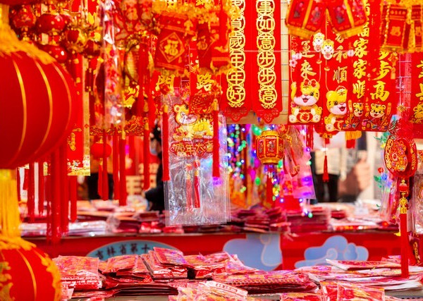 00后过年新玩法：传统与潮流碰撞，年味超对味🏮