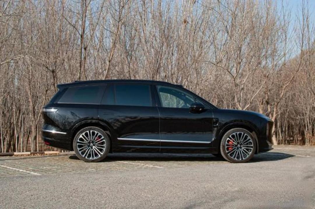 标杆再进化,试驾体验第三代蔚来ES8 | CAR REVIEWS