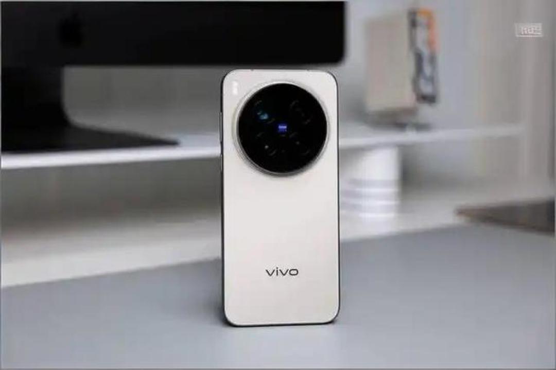 vivo X300 Ultra工程机上手:双2亿像素蔡司主摄+7100mAh蓝海大电池