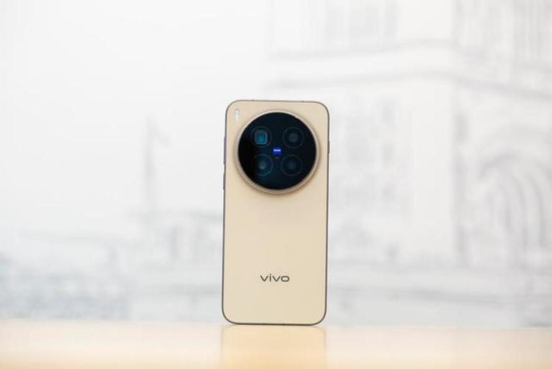 vivo X300 Ultra工程机上手:双2亿像素蔡司主摄+7100mAh蓝海大电池