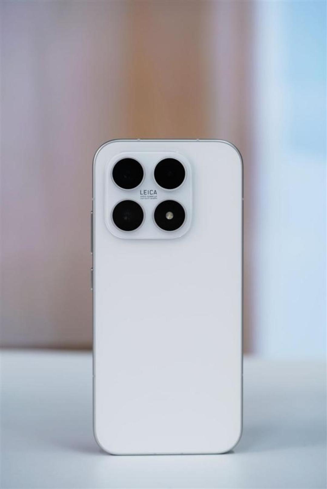 小米17 Plus曝光:6.9英寸巨屏+性能怪兽,但这次真能撼动苹果?