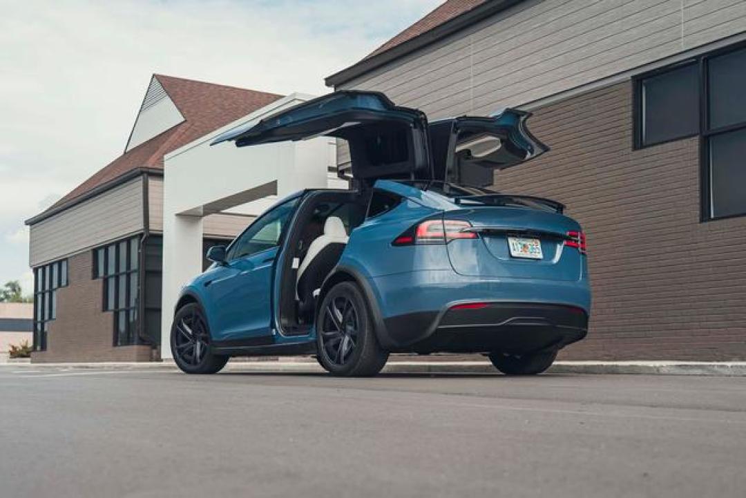 “鹰翼门” 十年不过时的设计:2026 款 Model X 还有这些惊喜?