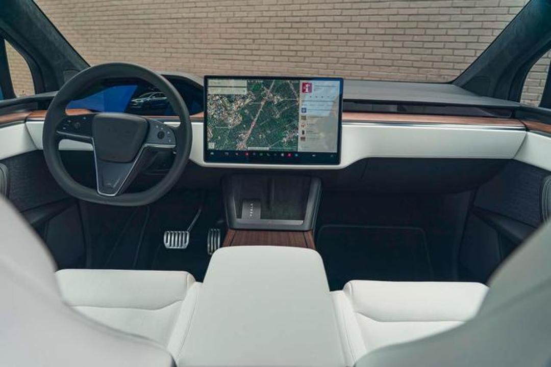 “鹰翼门” 十年不过时的设计:2026 款 Model X 还有这些惊喜?