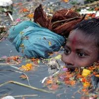 含屎量超标200倍，含元素周期表的恒河水，为何印度人喝了没事？