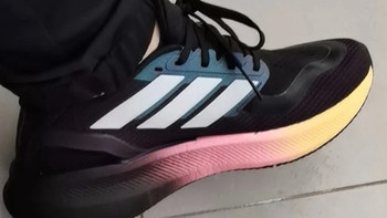 阿迪达斯PUREBOOST 5 IH3833：轻量缓震跑鞋