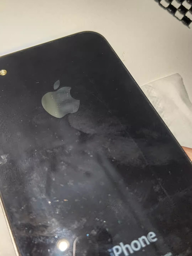 时光胶囊：我的iPhone4与数字时代的温柔重逢