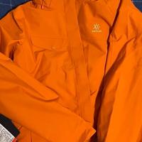 十大冲锋衣品牌哪款好？户外款实测盘点，闭眼入不踩雷的硬核之选