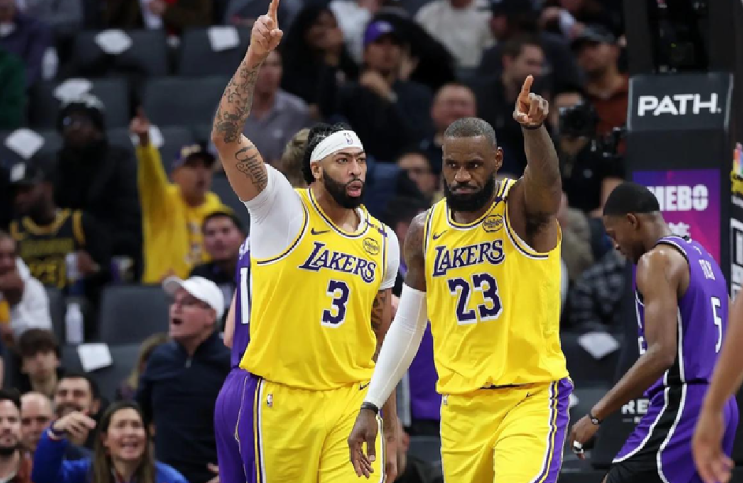 我申请交易那年,半个联盟都来抢我!盘点NBA5大世纪转会