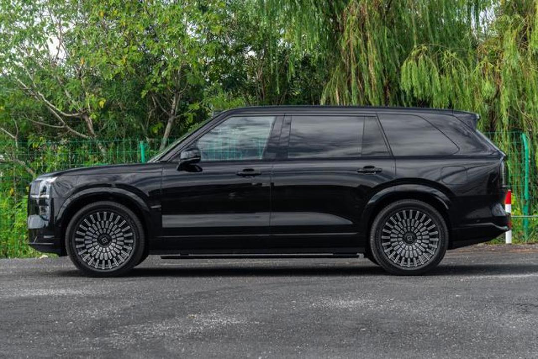 测评极氪9X,定位豪华旗舰SUV,900V高压浩瀚架构+浩瀚AI数字底盘
