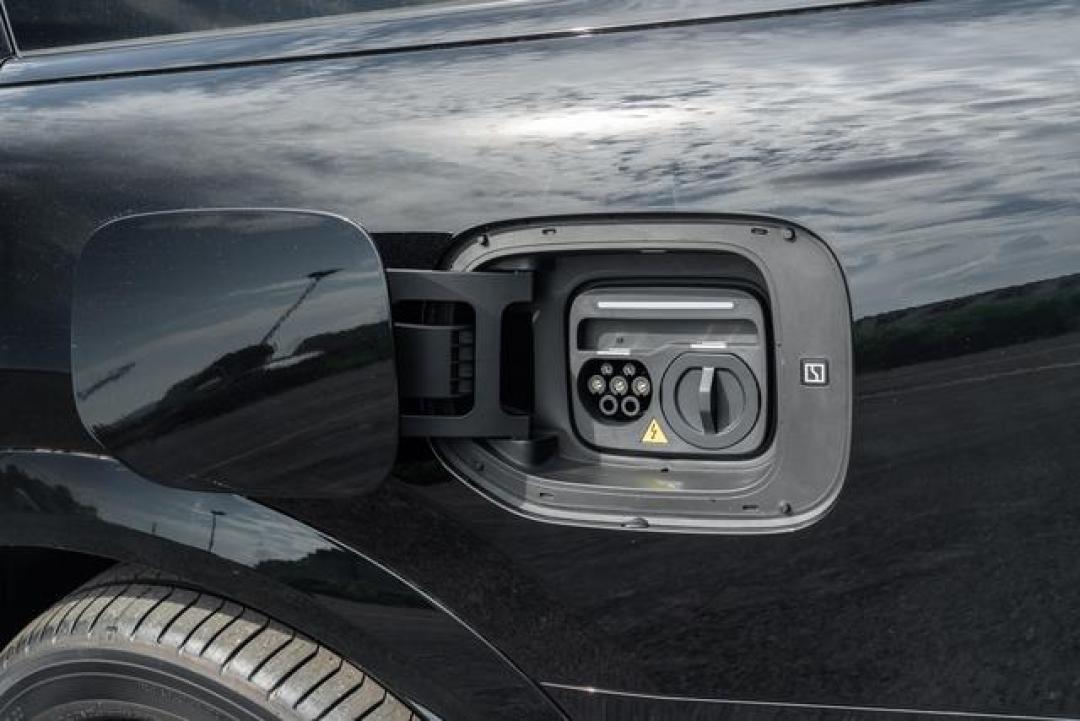测评极氪9X,定位豪华旗舰SUV,900V高压浩瀚架构+浩瀚AI数字底盘